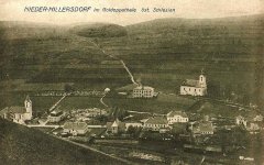 dobová pohlednice vsi s kostelem (vlevo)