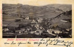 dobová pohlednice vsi s kostelem (vpravo)