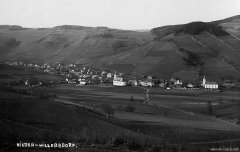 historické foto kostela (vpravo)