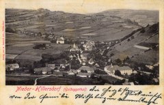 dobová pohlednice vsi s kostelem (vpravo)