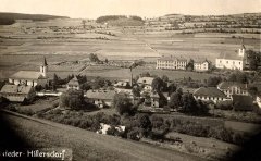 historické foto kostela (vlevo)