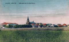 dobová pohlednice vsi s kostelem