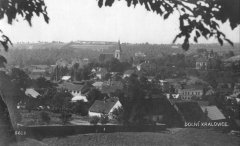 dobová pohlednice městyse s kostelem