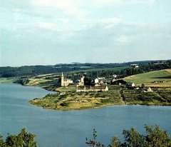 historické foto kostela při napouštění přehrady