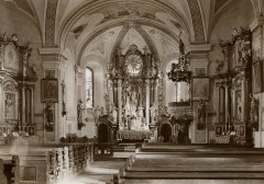 hlavní loď a presbyterium