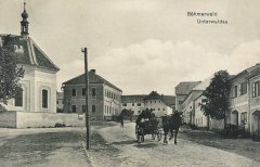 dobová pohlednice vsi s kostelem