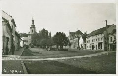 historická pohlednice s kostelem