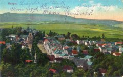 dobová pohlednice města s kostelem