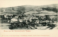 historické foto města s kostelem