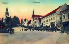 historické foto města s kostelem