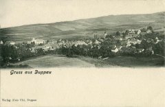 historické foto města s kostelem (vpravo od středu)