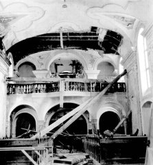 historické foto interiéru kostela