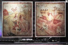 fresky sejmuté ze stěny kostela, nyný v expozici zámku Valeč