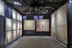 fresky sejmuté ze stěny kostela, nyní v expozici zámku Valeč