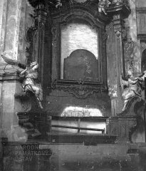 historické foto interiéru kostela