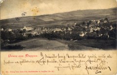 dobová pohlednice města s kostelem (vlevo)