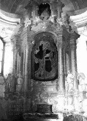 historické foto interiéru kostela - hlavní oltář