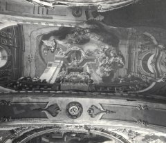 historické foto interiéru kostela - výmalba klenby