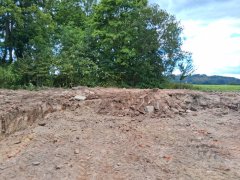 čištění místa, kde kostel stával