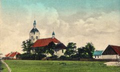 dobová pohlednice města s kostelem  - výřez