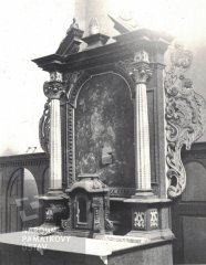 historické foto interiéru kostela - hlavní oltář