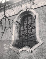 historické foto kostela - okno lodi
