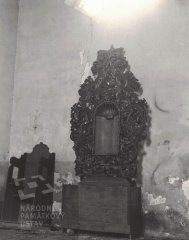 historické foto interiéru kostela - zbytek výzdoby