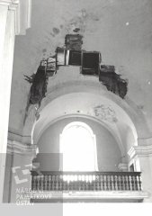 historické foto interiéru kostela