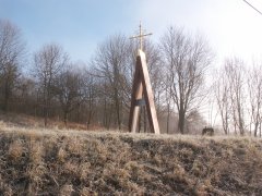 místo, kde kostel stával - původní kříž z kostela