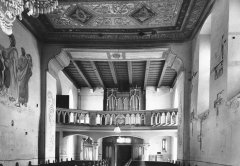 historické foto interiéru kostela - přední část