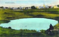 dobová pohlednice vsi s kostelem