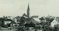 historické foto vsi s kostelem