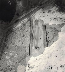 detail poničeného interiéru