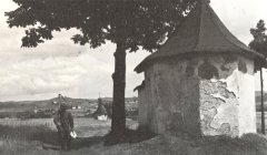 historické foto kaple (v pozadí)