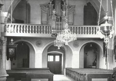 historické foto interiéru kostela - přední část