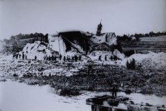 trosky kostela po odstřelu