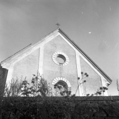 přední štít vyhořelého kostela