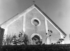 přední štít vyhořelého kostela