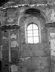 interiér kostela před demolicí