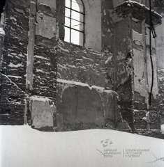 interiér vyhořelého kostela