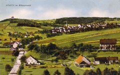 celkový pohled na Hořice s kostelem (kostel zcela vlevo na kopci)