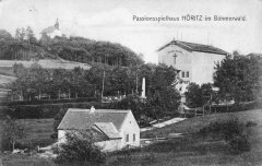 dobová pohlednice kostela a divadla pašijových her