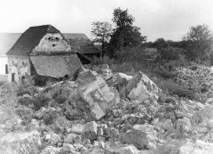 trosky kostela po demolici