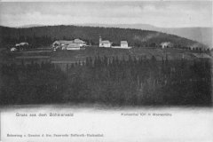 dobová pohlednice vsi s kostelem a kaplí