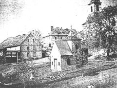 historické foto kostela (vpravo)