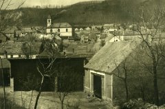 celkový pohled na ves s kostelem