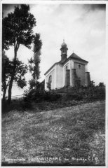 kostel na dobové pohlednici