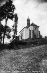 dobová pohlednice s kostelem