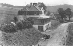 kostel za restaurací