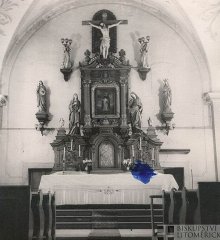 historické foto interiéru kostela (hlavní oltář)